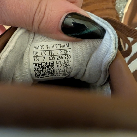 Adidas Samoa in "Preloved Brown" Colorway w/ White Stripes Women's 9, Men's 7.5 - Picture 3 of 9